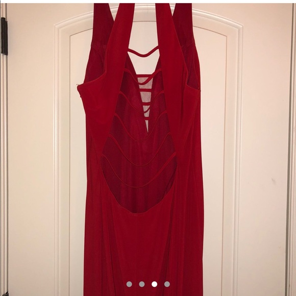 Red Gown - Picture 4 of 4